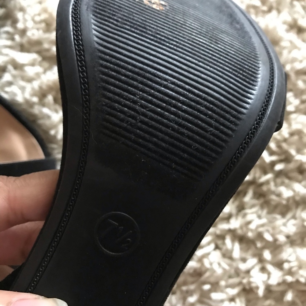 Black high heels!!! - Picture 2 of 4